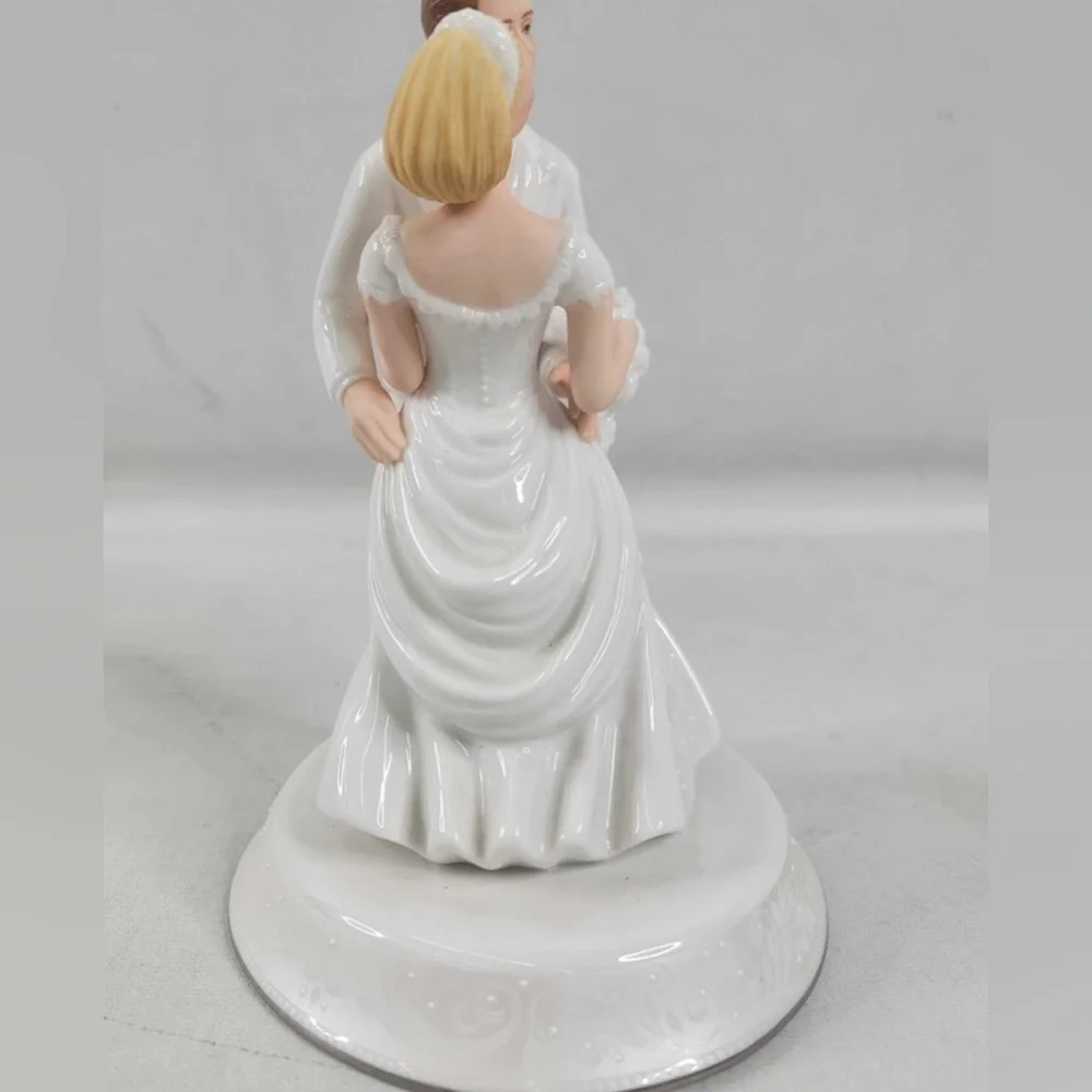 Lenox “Wedding Promises” Figurine – Opal Innocence Collection [D3072]